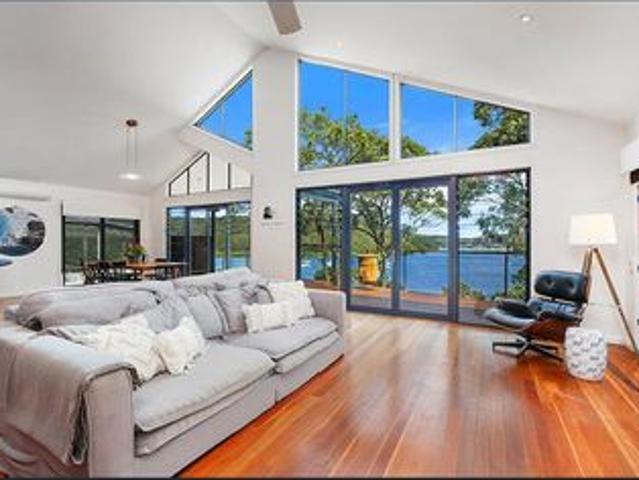 Beautiful Spacious Five Bedroom House, Amazing Water Views