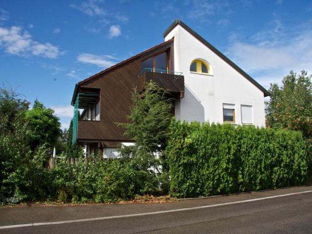 Beautiful spacious House in Stuttgart Vaihingen. large studio upstairs, 5 Minutes by bike to Pa.