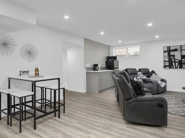 Beautiful, spacious modern Cozy Suite