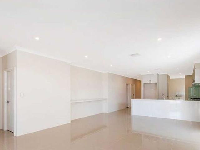 BEAUTIFUL SPACIOUS MODERN HOME!