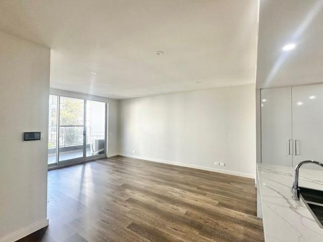 Beautiful Spacious Two Bedroom Apaprtment!