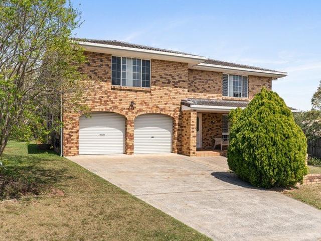 BEAUTIFUL SPACIOUS TWO STOREY FAMILY HOME