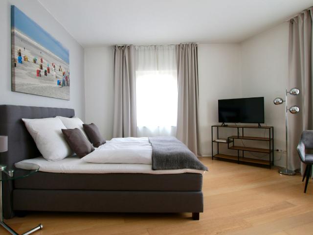 Beautiful studio near Stadtgarten, Koln Amsterdam Apartments for Rent