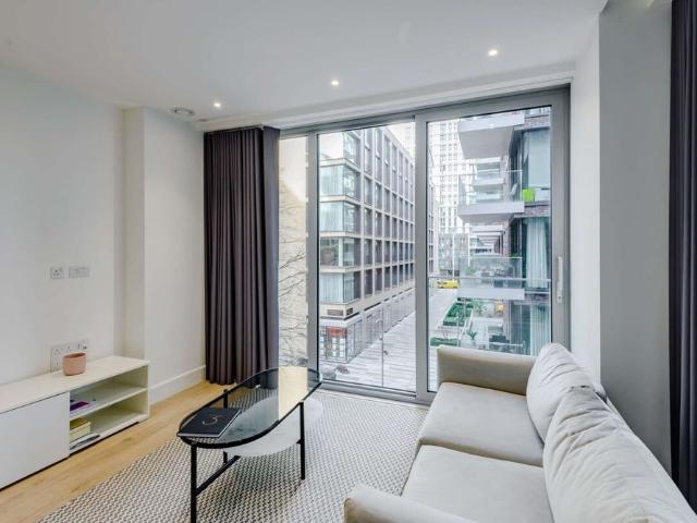 Beautiful studio apartment to rent in Neroli House, E1