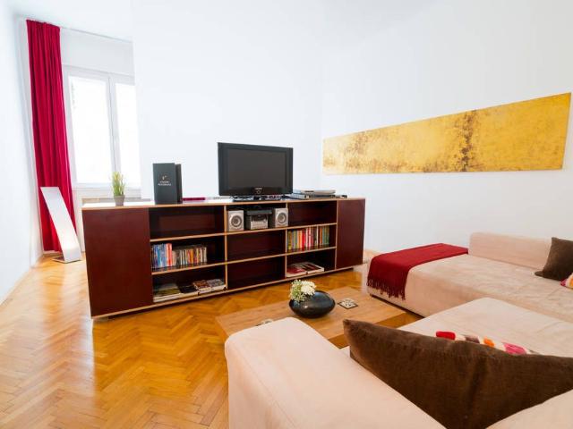 Beautiful Studio apartment for interim rental in the heart of Vienna at 1st district with direct airport connection, Vienna Amsterdam Apartments for Rent