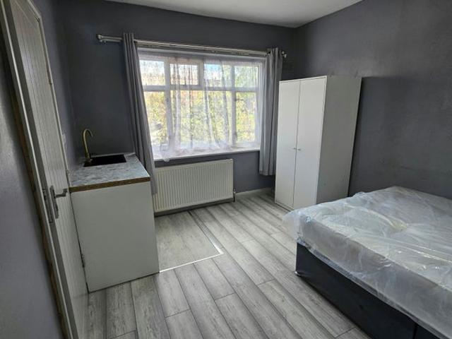 Beautiful studio flat available