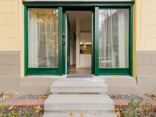 Beautiful Studio Flat in Charlottenburg Halensee, Berlin Amsterdam Apartments for Rent