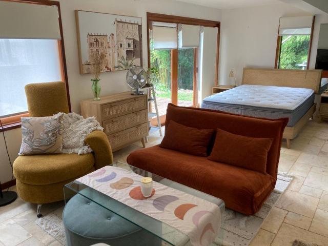 Beautiful studio in the heart of it all!