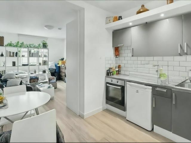 Beautiful Studio in Zone 2, Willesden Junction