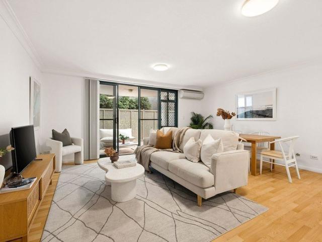 Beautiful Sunlit Apartment with Courtyard, Only 300m to Clovelly Beach