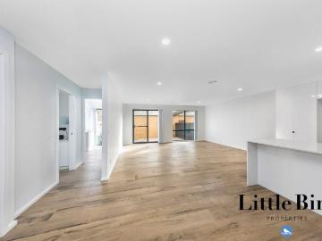 Beautiful sunlit townhouse 6 Month Lease Only