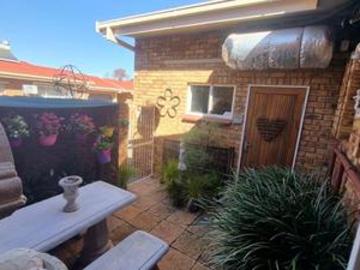 beautiful sunny 2 bedroom facebrick.