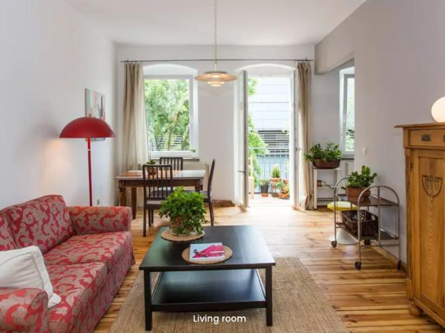 Beautiful, sunny 2 room flat near Kollwitzplatz with balcony, Berlin Amsterdam Apartments for Rent