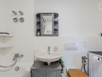 Beautiful Sunny Apartment by the Water Communal Garden, Boat Dock & Water Access, Berlin Amsterdam Apartments for Rent