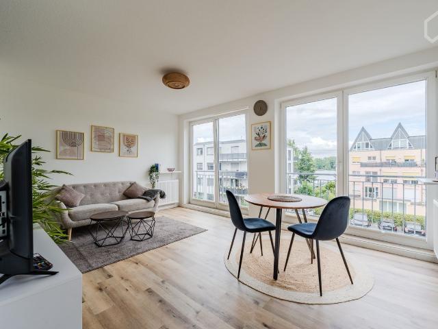 Beautiful Sunny Apartment by the Water Communal Garden, Boat Dock & Water Access, Berlin Amsterdam Apartments for Rent