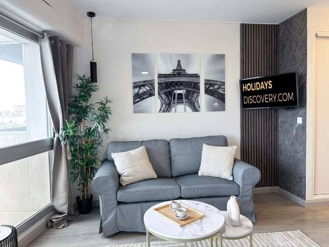 Beautiful Panoramic Terraced Studio in Paris