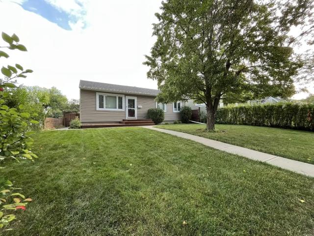 Beautiful Park Facing Home: Quiet Street, A/C, Deck, Heated Garage, Two Kitchens