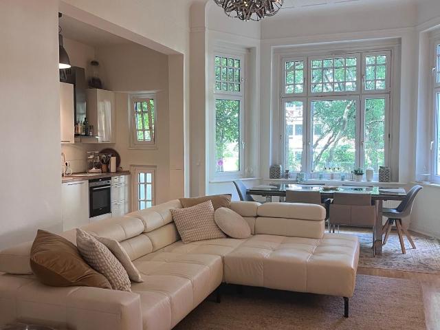 Beautiful period apartment at Innocentia Park / Harvestehude