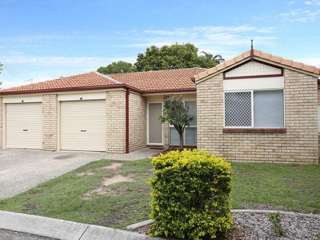 Beautiful Private Townhouse in Community Complex This property will not last long!