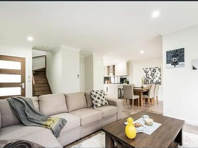 BEAUTIFUL PRIVATE & SPACIOUS TOWNHOUSE