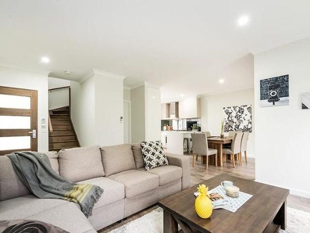 BEAUTIFUL PRIVATE & SPACIOUS TOWNHOUSE