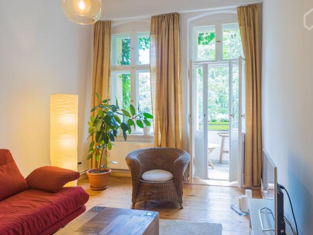 Beautiful, quiet small apartment with balcony into the greenery and still central with perfect transport connections, Berlin Amsterdam Apartments for Rent