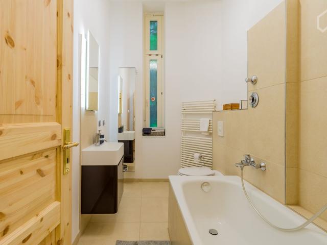 Beautiful, quiet small apartment with private garden into the greenery and still central with optimal transportation links, Berlin Amsterdam Apartments for Rent