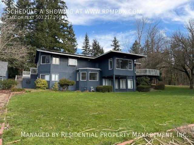Beautiful Rock Creek home located in the Skyline area