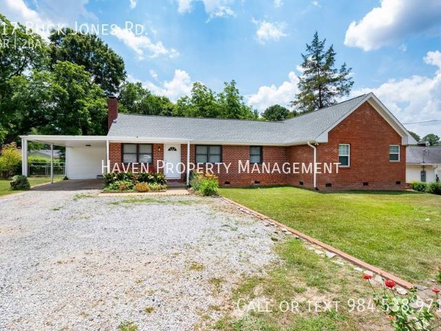 Beautiful Ranch on Large lot, Close to Raleigh and Cary!