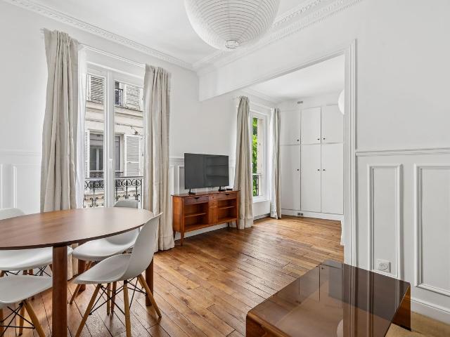Beautiful Renovated Apartment Heart of the Latin Quarter Air conditioning in a Haussmann style building, Paris Amsterdam Apartments for Rent
