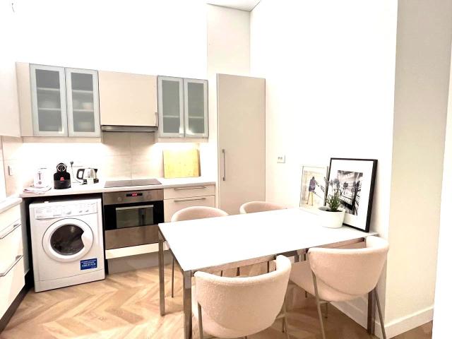 Beautiful renovated flat, ideally located, Paris Amsterdam Apartments for Rent