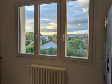 Beautiful Renovated Home, 10 min Train to Paris