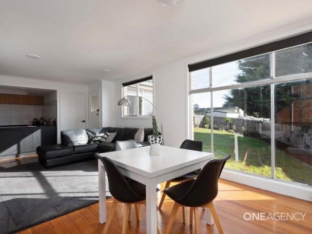 Beautiful renovated home in popular Park Grove