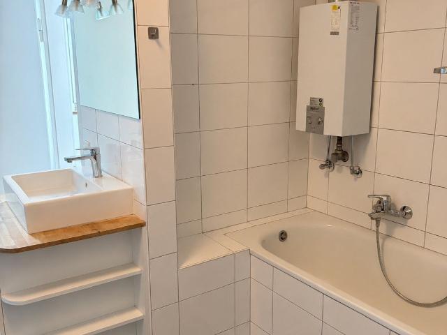 Beautiful, renovated period apartment centrally located in Düsseldorf directly on the green Schillerplatz