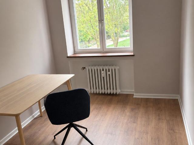 Beautiful, renovated period apartment centrally located in Düsseldorf directly on the green Schillerplatz, Dusseldorf Amsterdam Apartments for Rent