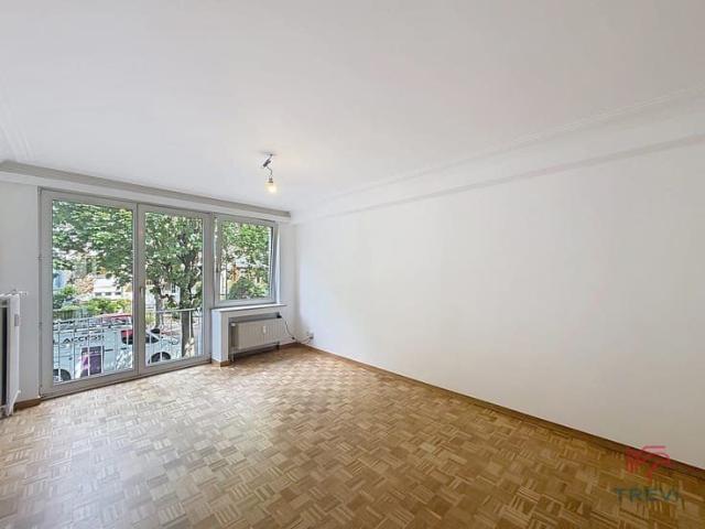 Beautiful Renovated 2 Bedroom Apartment