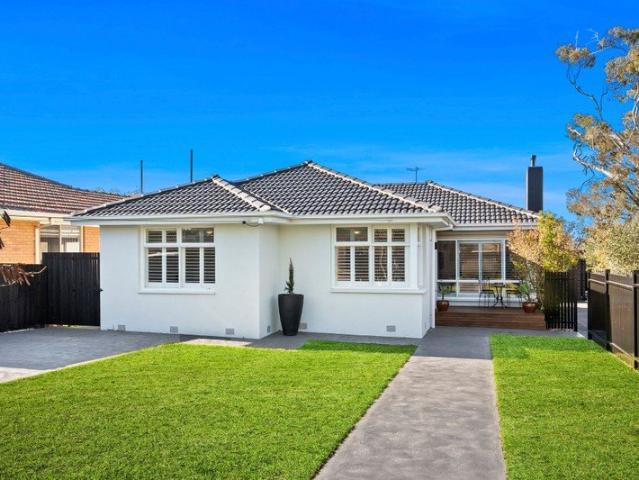 Beautiful Renovation/Ideal Location