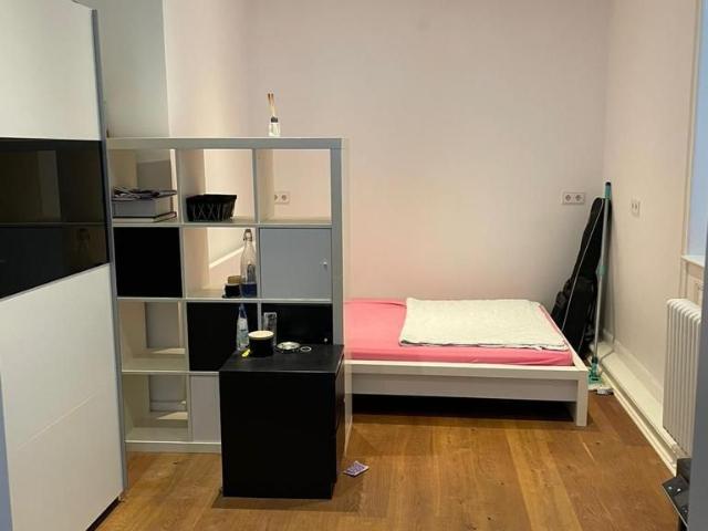 Beautiful, well kept flat directly on Marienplatz in Stuttgart Süd, Stuttgart Amsterdam Apartments for Rent