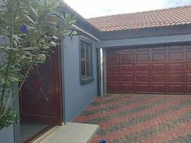 beautiful well maintained house on t.