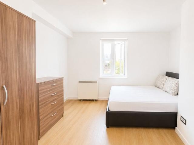 Beautiful whole 3 bedroom property in Holloway