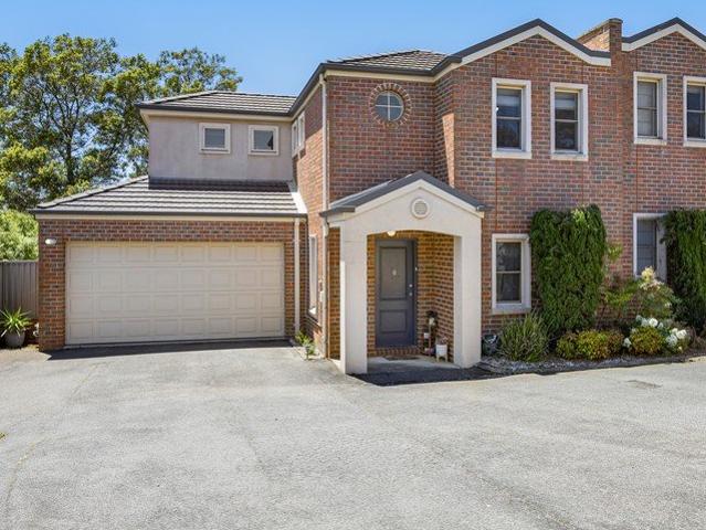 Beautiful Town Residence in Sought After Location