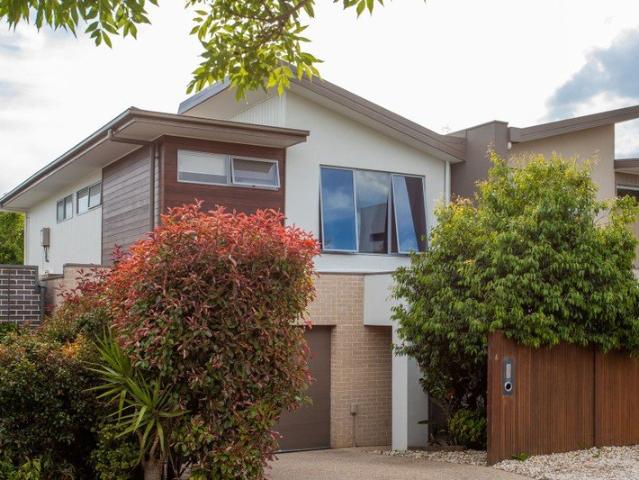 Beautiful Townhome near Mornington Village and the Bay