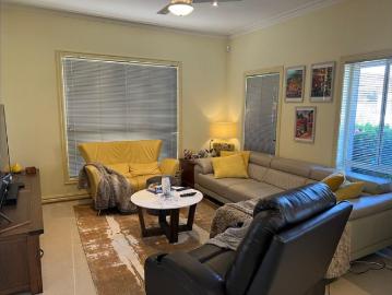 Beautiful Townhouse close to Altona Beach!