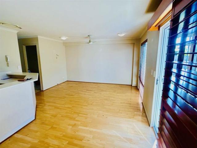 Beautiful Townhouse, Fantastic Location