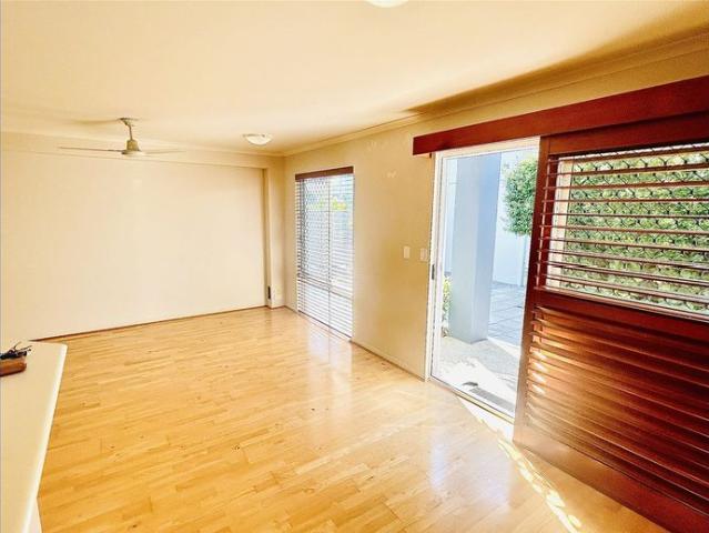 Beautiful Townhouse, Fantastic Location