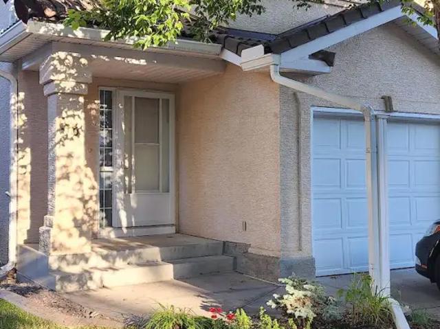 Beautiful Townhouse in Great Location
