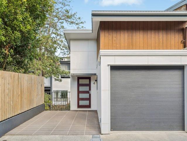 Beautiful townhouse in peaceful leafy setting