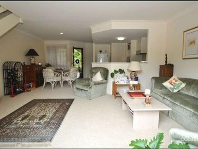 Beautiful Townhouse in Prime Jabiru Landing Location Close amenities, Hospital and University