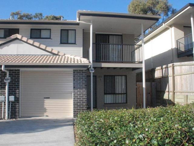 Beautiful Townhouse in Quiet Complex