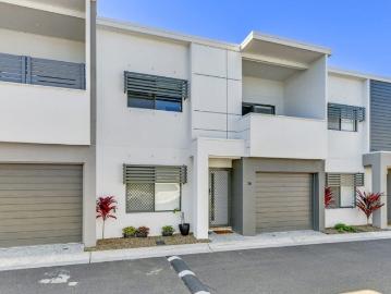Beautiful townhouse in quiet complex with on site pool